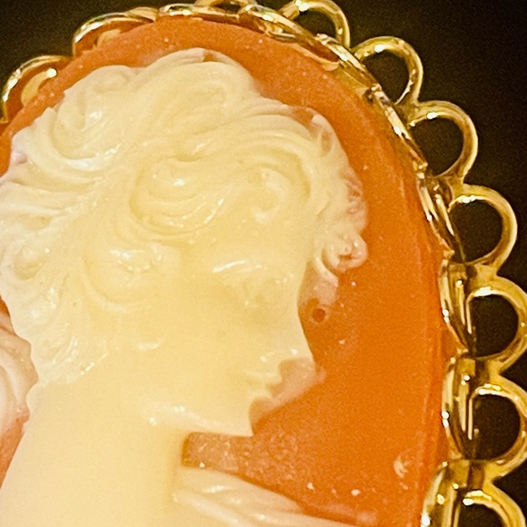 Vintage Cameo Brooch - Picture 6 of 10